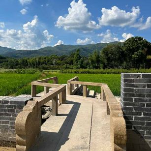 林芝花岗岩仿古石材景区使用案例