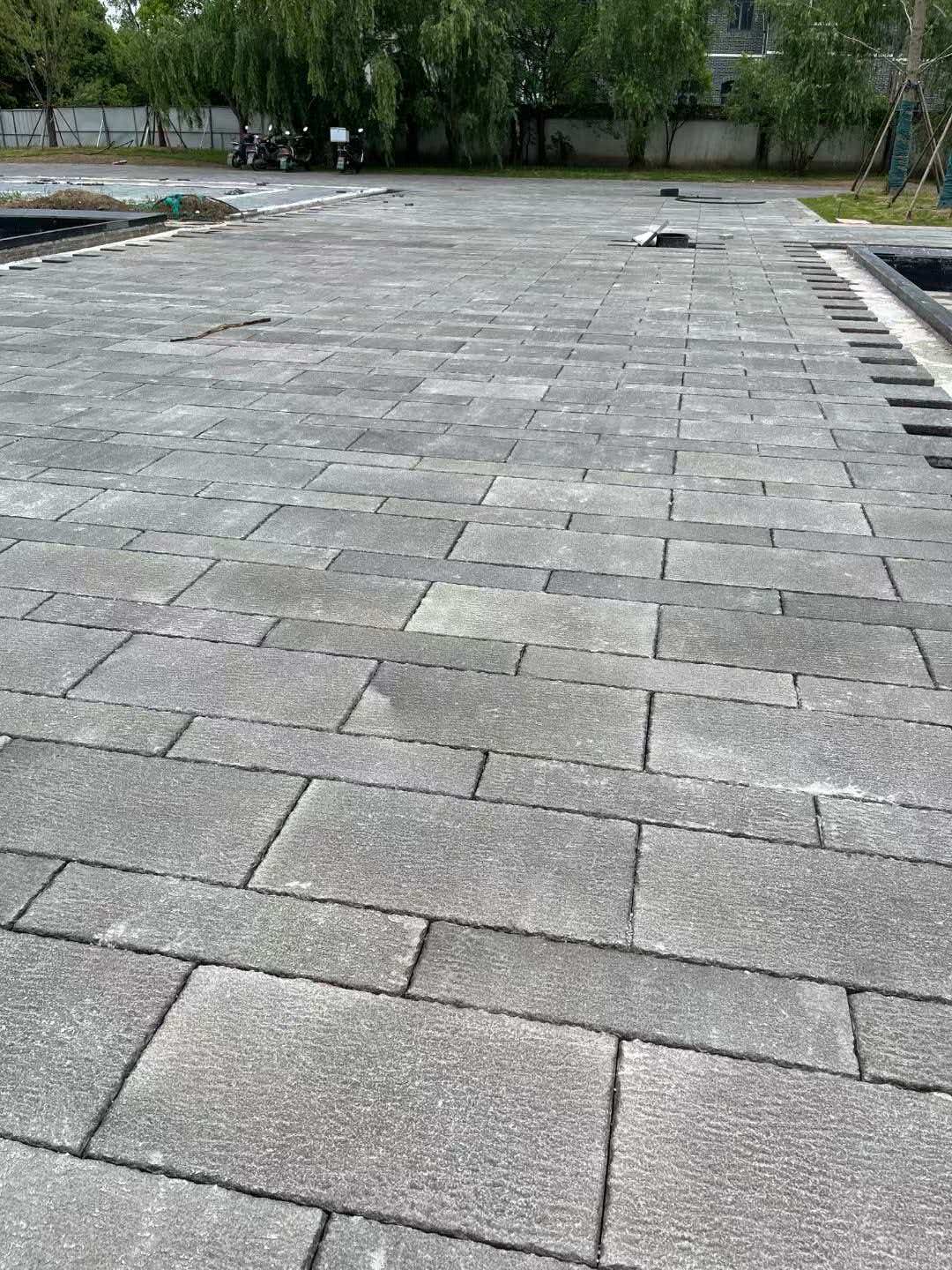 林芝 工地仿古石铺装现场实拍