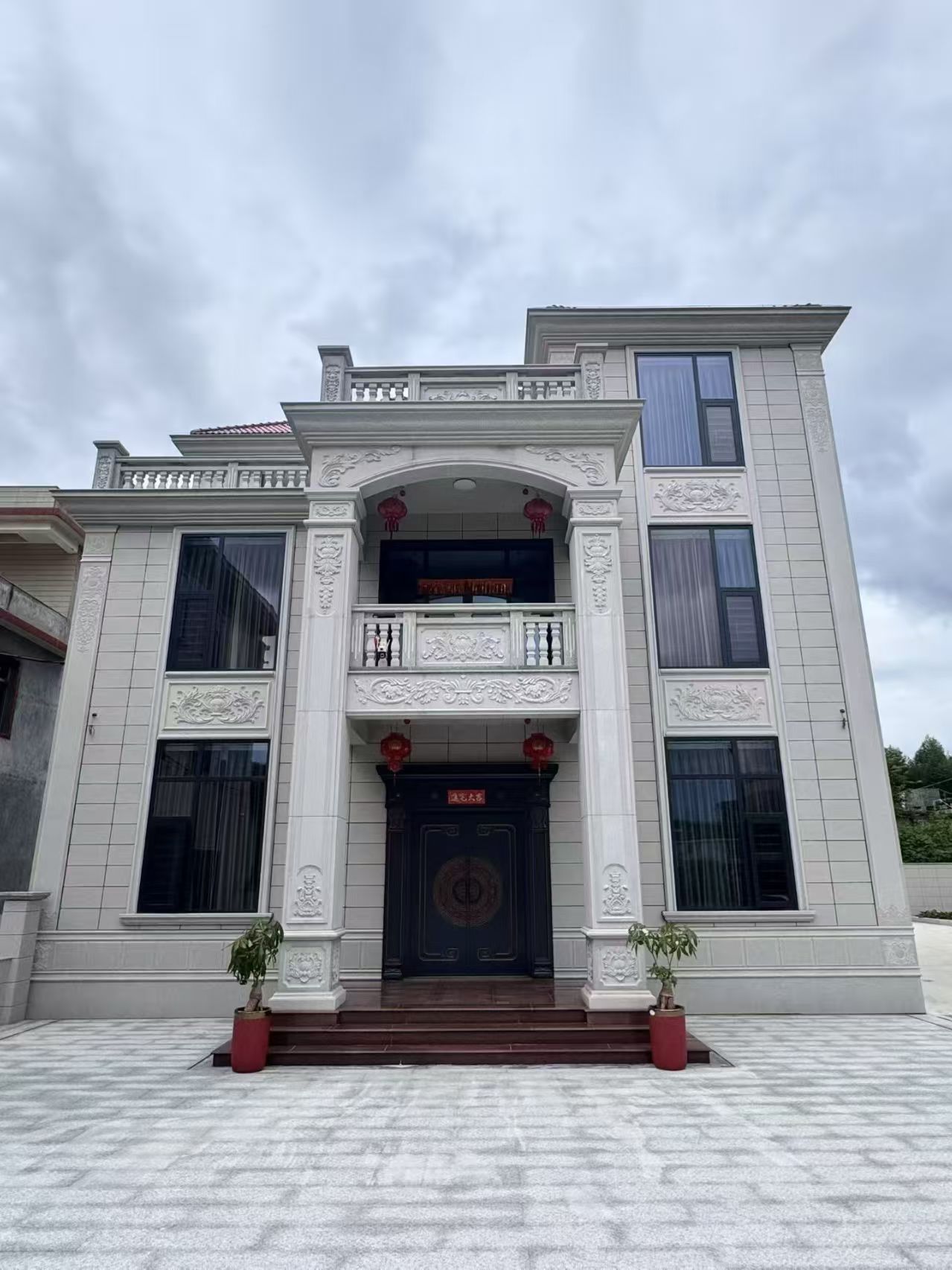 林芝 芝麻白石材别墅干挂案例展示