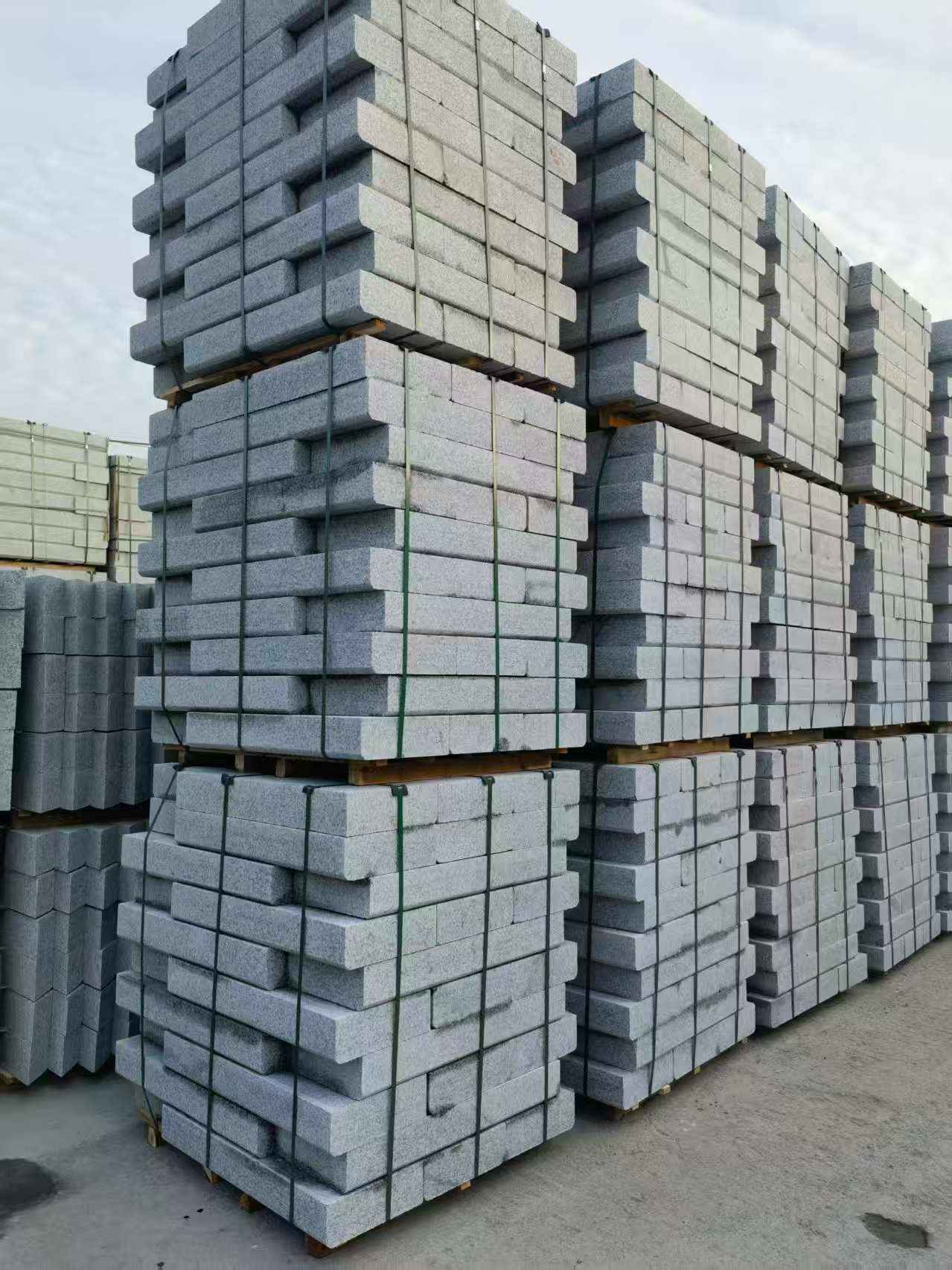 林芝 路沿石（路侧石），颜色一致，尺寸标准