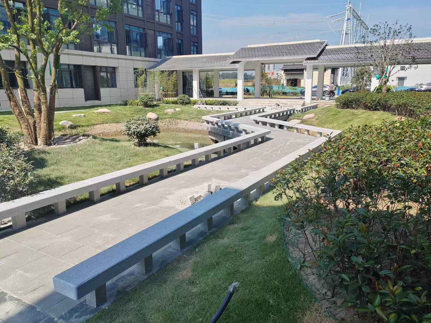 林芝 芝麻灰小区坐凳&栏杆安装效果